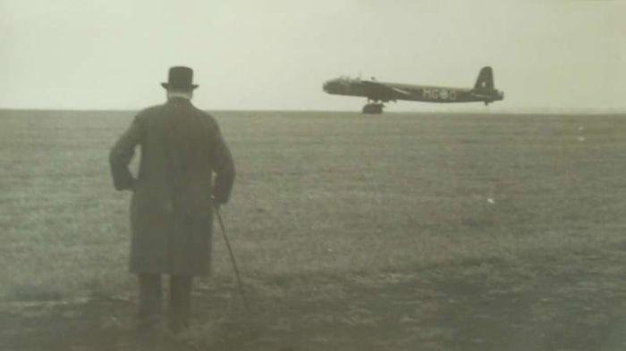 churhill-stirling-bomber-900.jpg