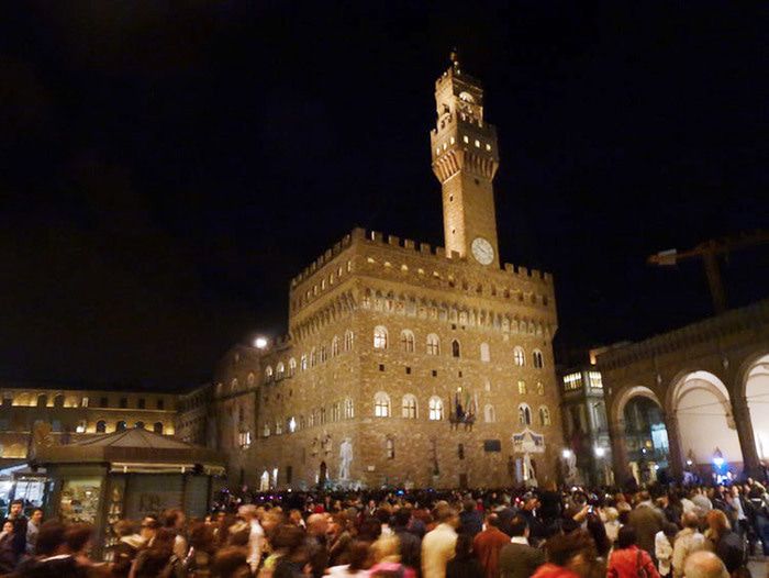 piazza-signoria-palazzo-vecchio-night-3.jpg